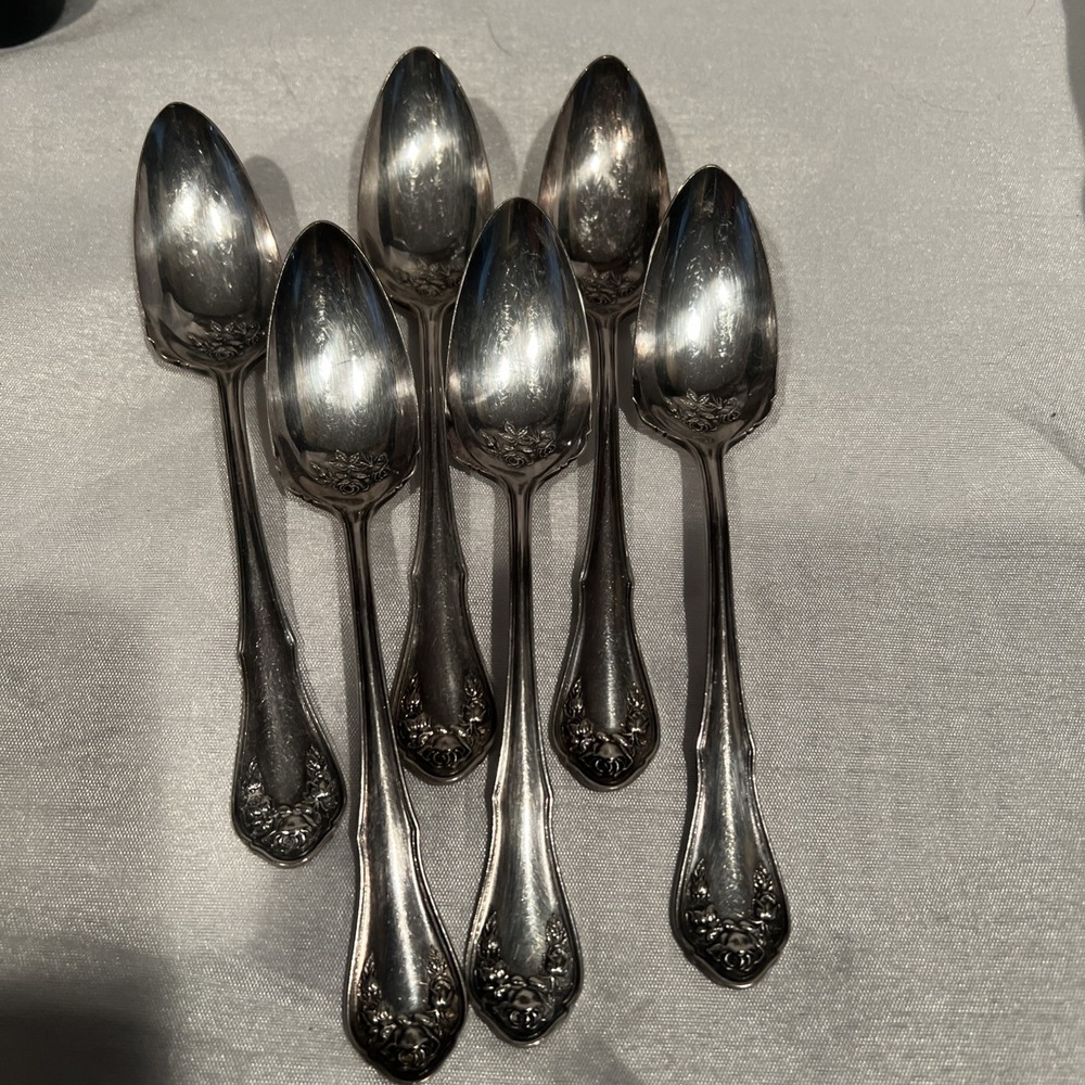 Vintage - 6 Oneida Silverplate Bridal Rose Spoons